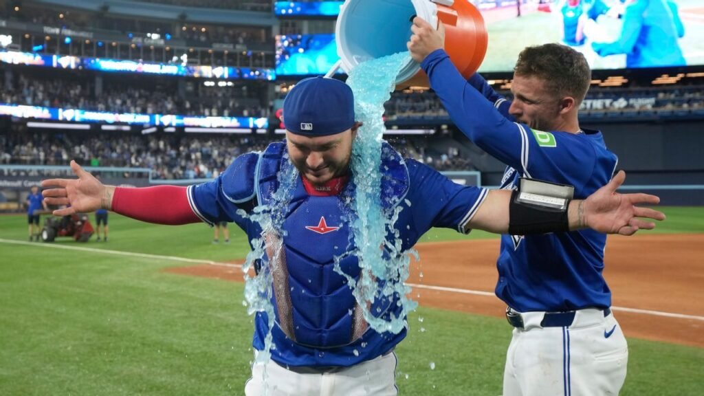 Alejandro Kirk: Un legado mexicano en la MLB 2025