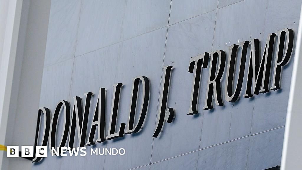 Añaden el nombre de Trump a la entrada del histórico Kennedy Center en Washington D.C.