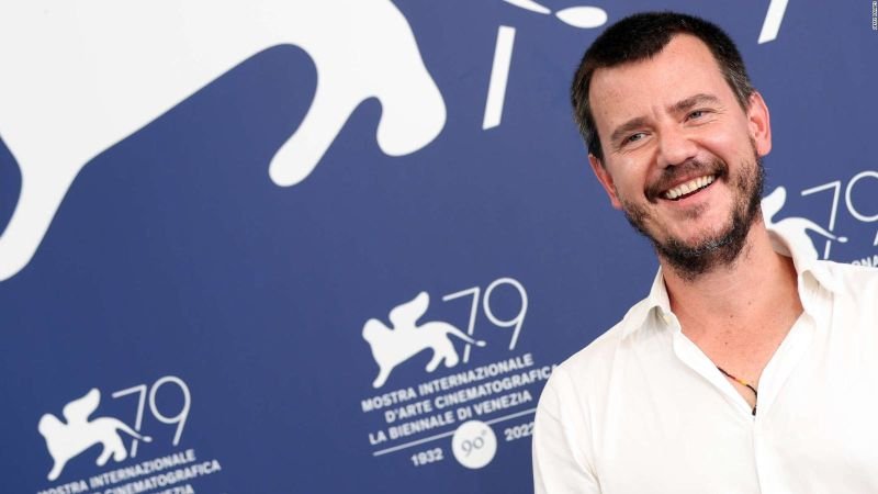 El cineasta mexicano Carlos Eichelmann Kaiser revela los secretos de su nuevo filme "Zapatos rojos".