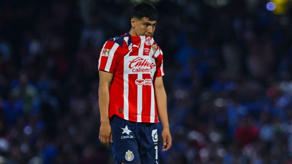 Erick Gutiérrez: De estrella prometedora a desvinculación en Chivas en solo dos años