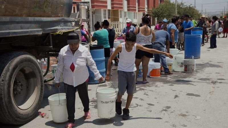 Experto ofrece consejos para aliviar la crisis del agua potable en México