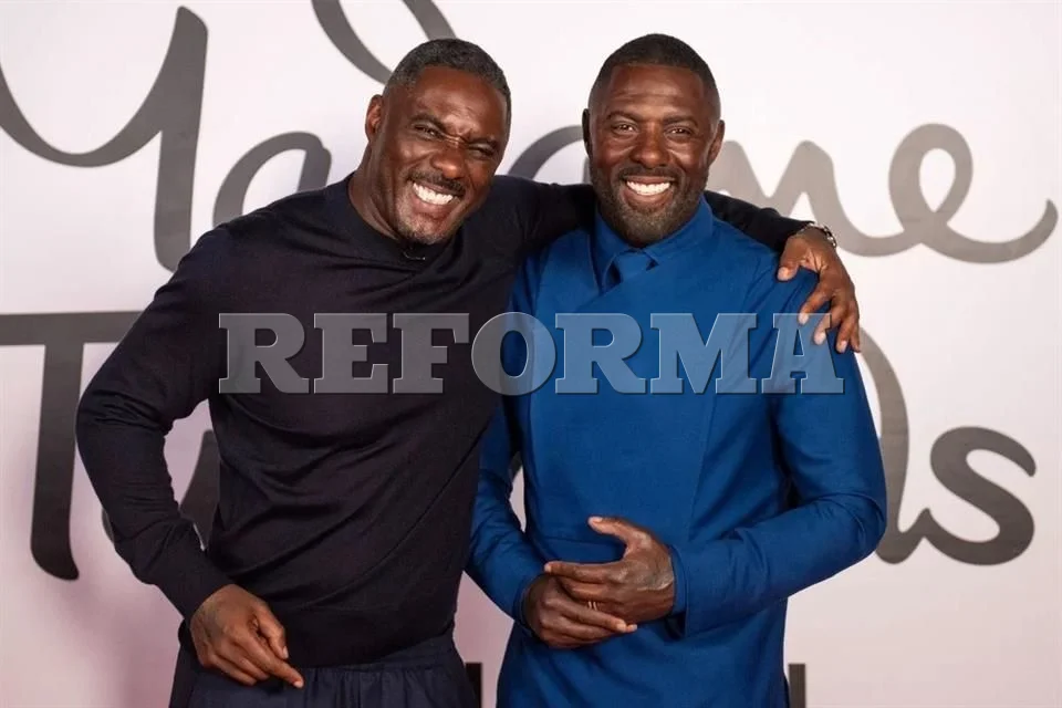 Idris Elba se divierte al ver su figura de cera en Londres
