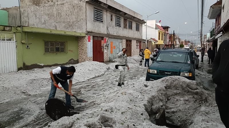 Lluvias y granizo provocan inundaciones en varias áreas de Puebla, México