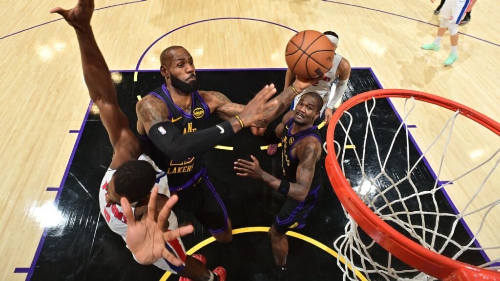 Los Lakers caen en el cumpleaños de LeBron