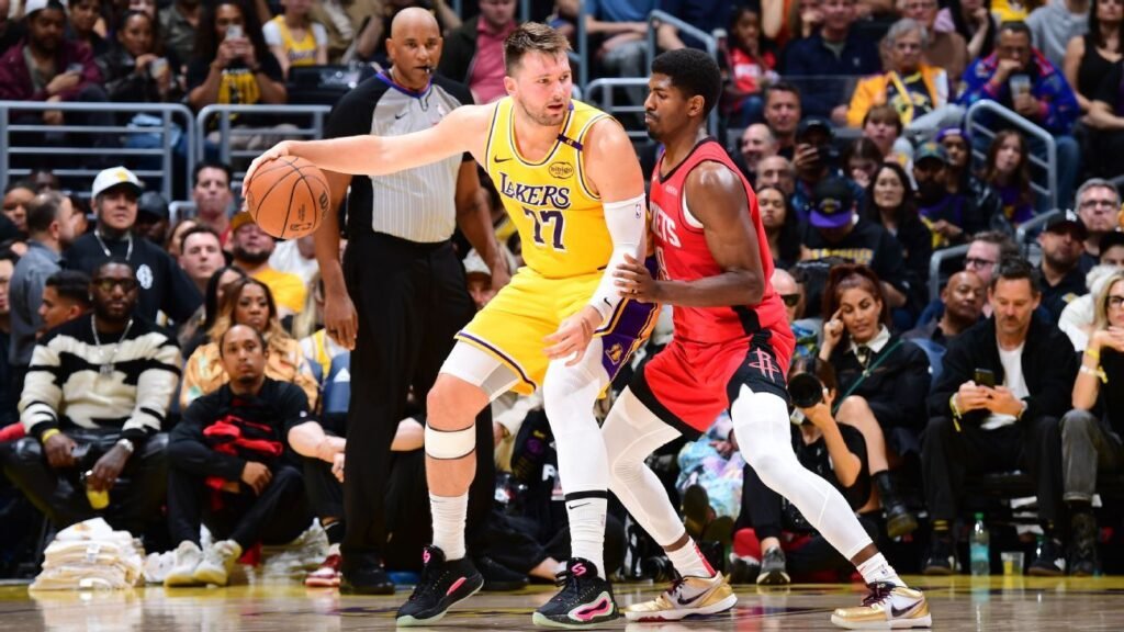 NBA en Navidad: Los Rockets persiguen a los Lakers en tiempo real