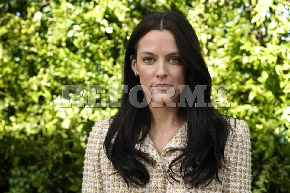 Riley Keough habría donado óvulos a Travolta y su esposa, según reportes