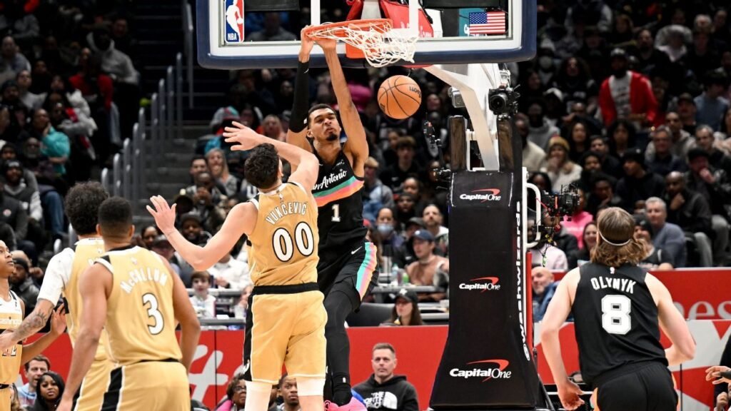 San Antonio Spurs se destaca con más de 300 puntos en el duelo Hawks vs. Bulls