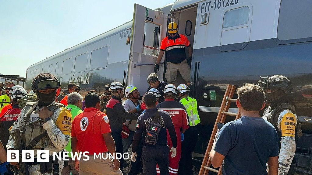 Tren en México choca, causando 13 fallecimientos y cerca de 100 heridos.