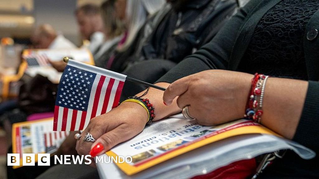 Viviendo en el limbo: migrantes a punto de ser estadounidenses tras la cancelación de su ceremonia de ciudadanía por el gobierno de Trump
