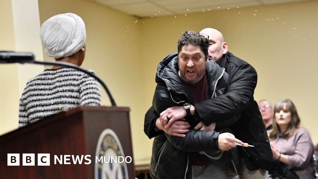 Ataque con una sustancia desconocida a Ilhan Omar, la congresista que recibió amenazas de muerte tras las críticas de Trump.