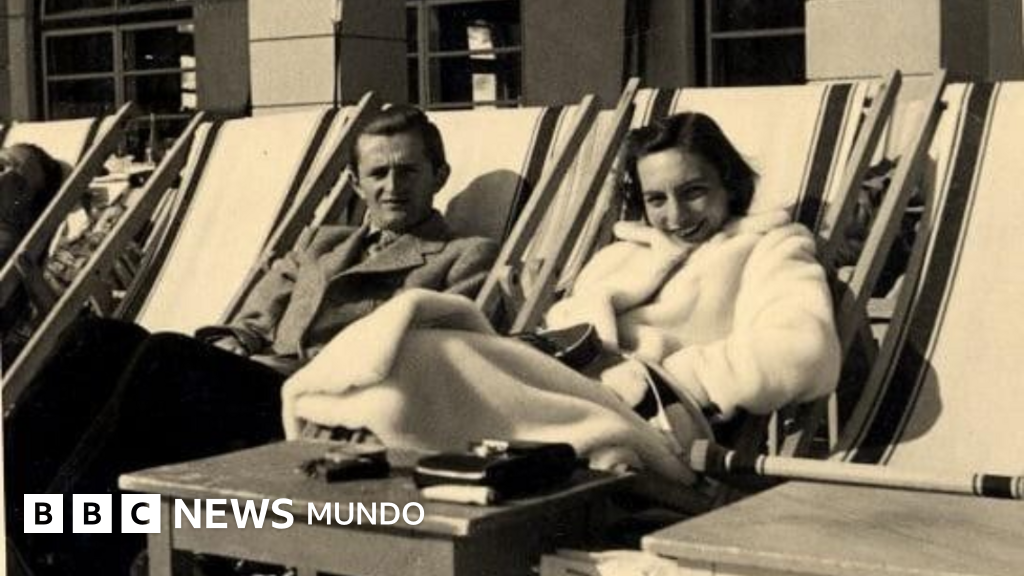 Lea Ypi: la razón detrás de mi investigación sobre la vida de mi abuela tras la viralización de una inquietante fotografía de ella.