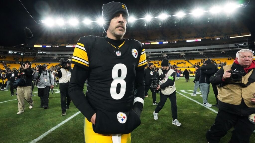 Los Steelers consideran mantener a Rodgers como su mariscal de campo