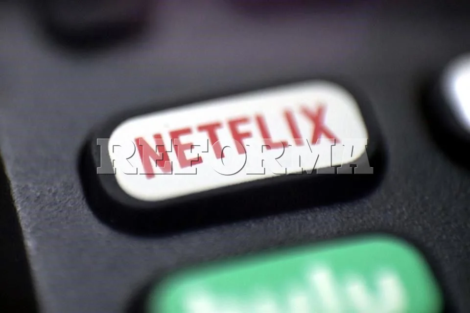 Trump invierte hasta un millón de dólares en bonos de Netflix y WBD