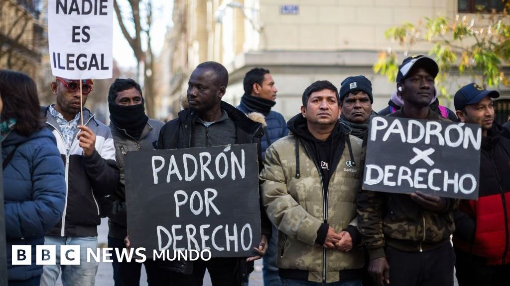 ¿Qué implica y a quién favorece el nuevo plan del gobierno español para regularizar a cientos de miles de inmigrantes?