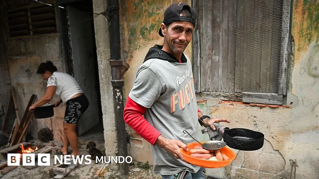 "Cocinamos con carbón y leña para tres familias del vecindario": la realidad de los cubanos ante el mayor racionamiento de combustible en décadas y sus similitudes con el Período Especial.