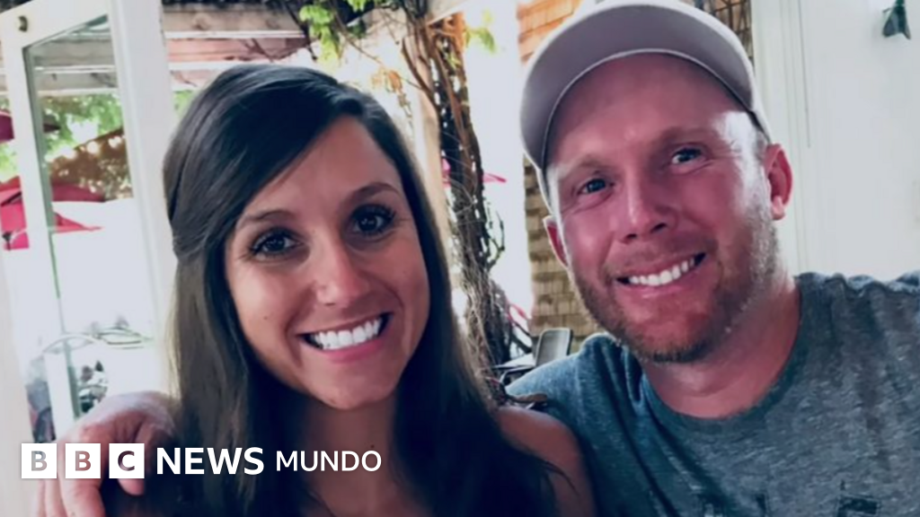 El proceso judicial en EE.UU. contra una mujer que publicó un libro acerca de la muerte de su pareja y posteriormente fue señalada como su asesina.