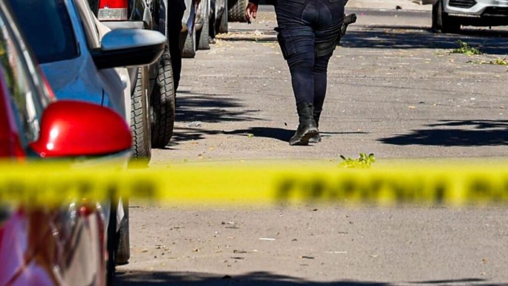 Hombre es muerto durante robo de su camioneta en Sinaloa; su hermano resulta herido.