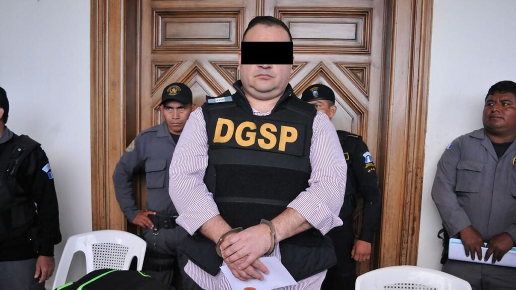 Javier Duarte enfrenta juicio por malversación de fondos y permanecerá en prisión.