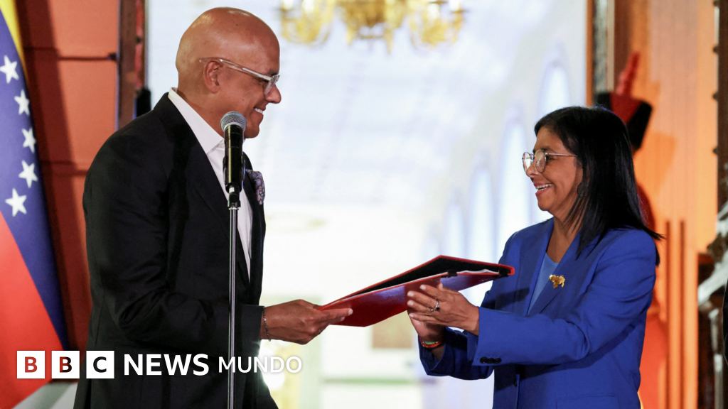 La Asamblea Nacional de Venezuela aprueba la legislación de amnistía que posibilita la liberación de cientos de detenidos.