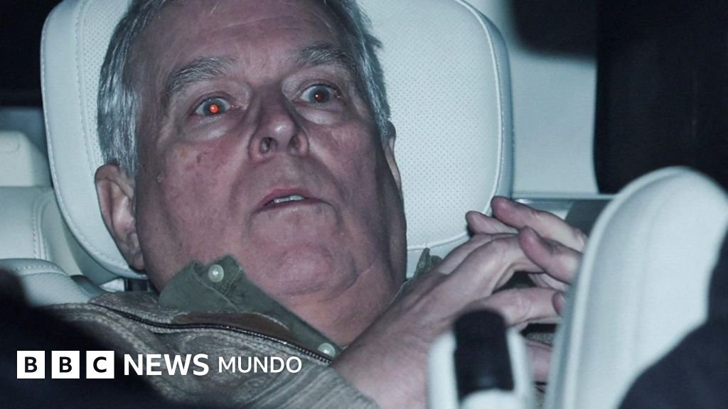 La expresión de conmoción y angustia en la imagen de Andrés marcará la forma en que se recordará su detención.