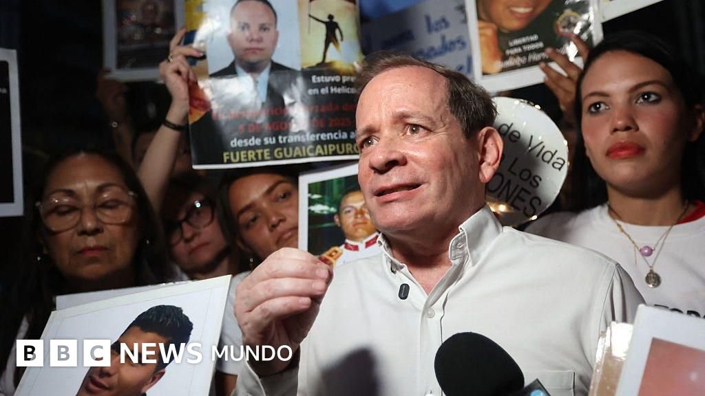 Llevan al opositor venezolano Juan Pablo Guanipa a su hogar para cumplir con arresto domiciliario.