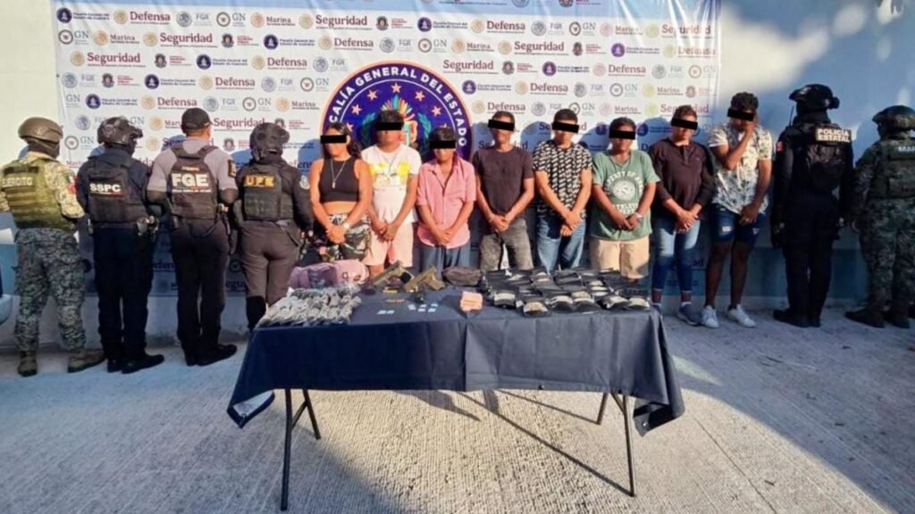 Ocho miembros de un grupo criminal son capturados en Acapulco.