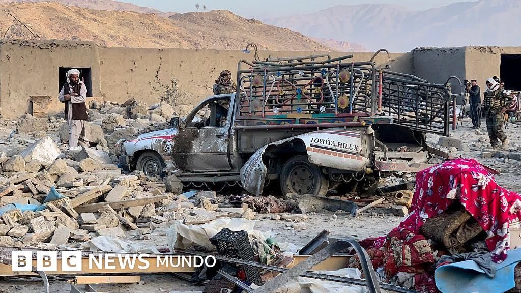 Pakistán lanza ataques en Kabul y otras localidades afganas en medio del incremento de combates en la frontera.