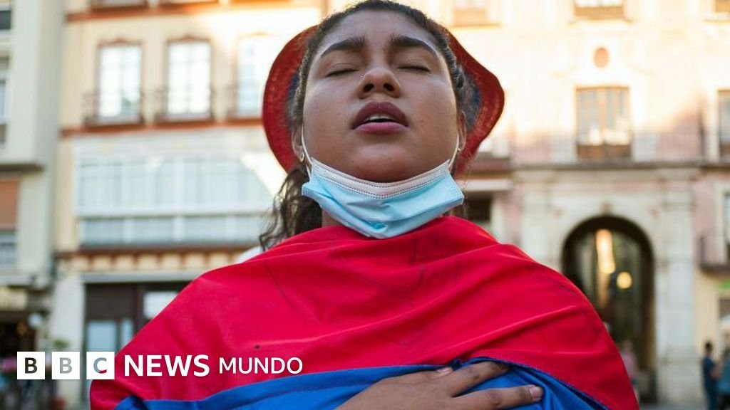 Razones detrás del incremento de colombianos solicitando asilo en Europa y el impacto de la designación de Colombia como "seguro" por parte de la UE.