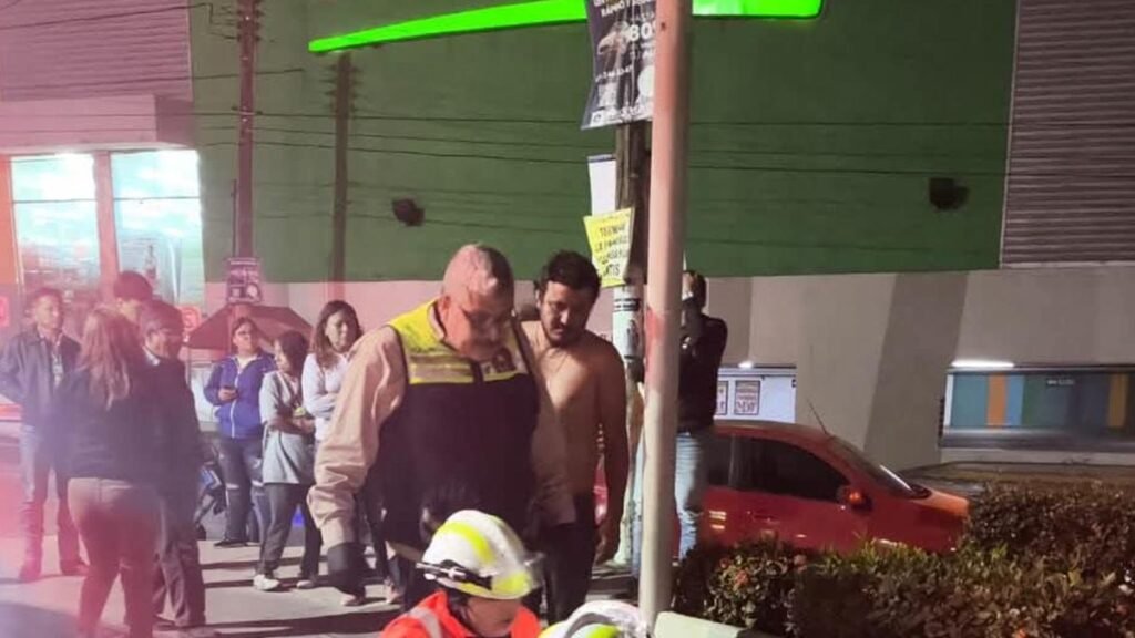 Tragafuego rocía a un indigente con gasolina y le enciende fuego