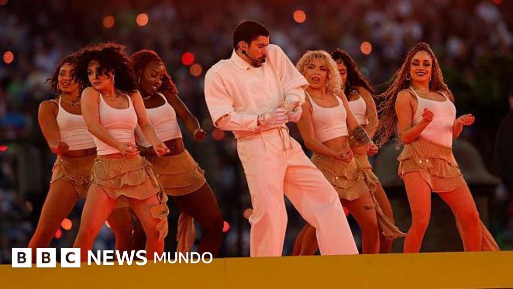 ‘Nadie comprende lo que dice este hombre’: las severas críticas de Trump al espectáculo de Bad Bunny en el Super Bowl