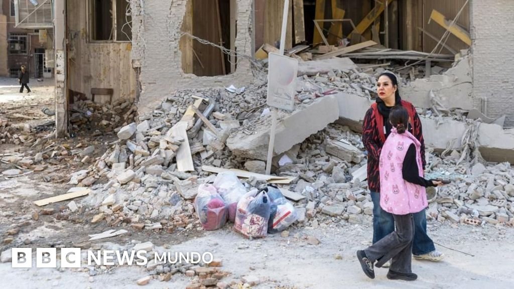 Controles en las calles y colas para adquirir pan: la situación en Irán se agrava con ataques que han cobrado 1.100 vidas civiles.