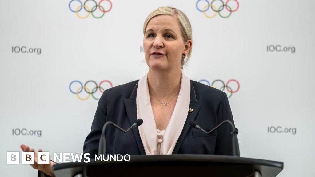 El COI restringe la competencia en categorías olímpicas femeninas a mujeres nacidas biológicamente como tales.