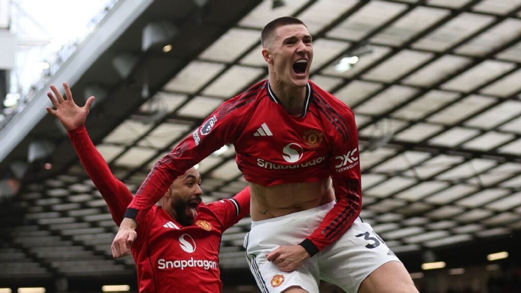 El Manchester United vence al Aston Villa y se queda con el tercer lugar en solitario