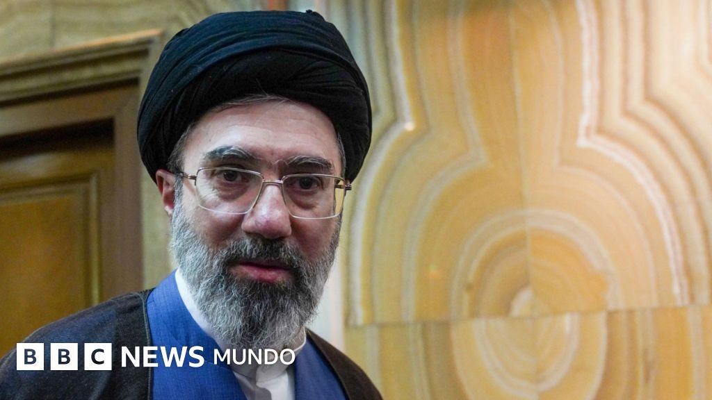El recién nombrado líder supremo de Irán se compromete a mantener el bloqueo del estrecho de Ormuz en su primer comunicado público.