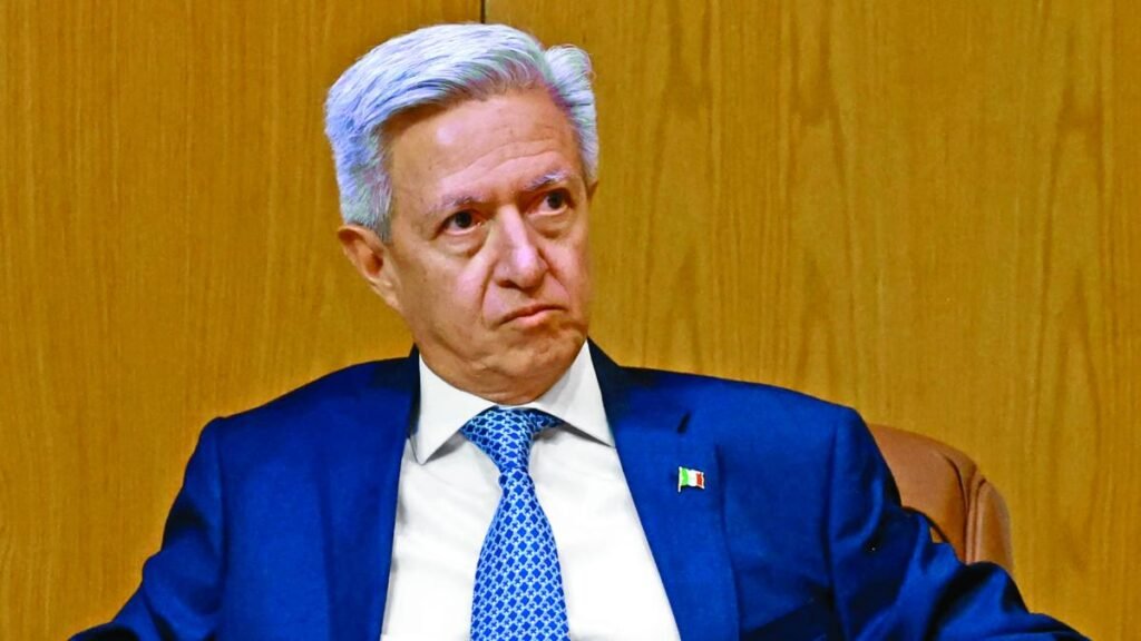 Intelligence Efforts Highlighted; Former Cisen Directors Speak Out