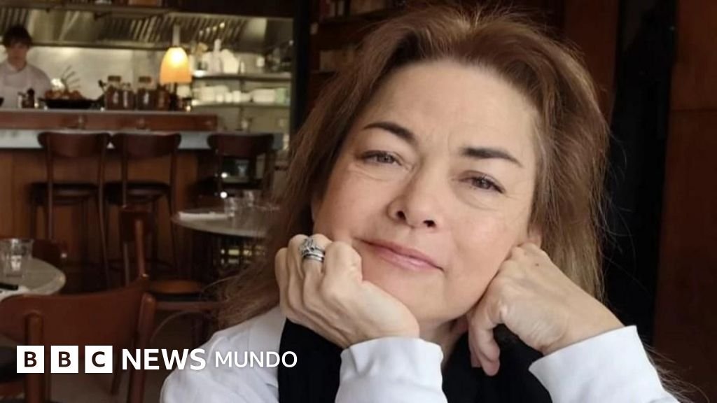 La mujer que sufrió una reducción de casi 30 centímetros debido a una enfermedad poco común.