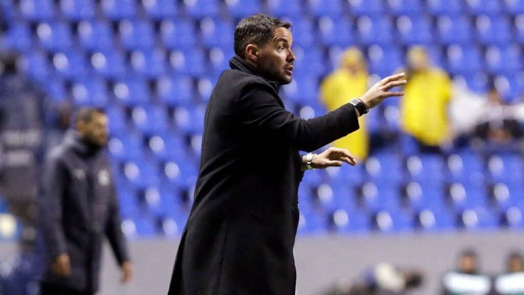 Larcamón cuestiona el calendario: "Deberíamos ser más criteriosos"