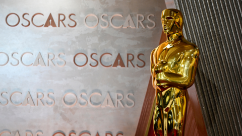 Las luminarias de Hollywood desfilan por la alfombra roja de los premios Oscar 2026.