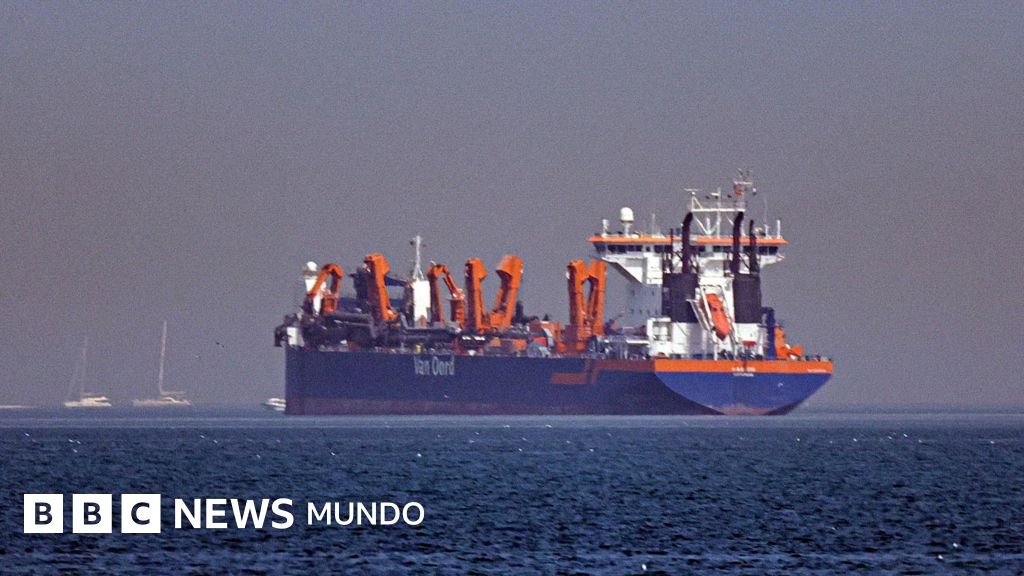 Los precios del petróleo aumentan tras ataques a tres barcos cerca del estrecho de Ormuz.