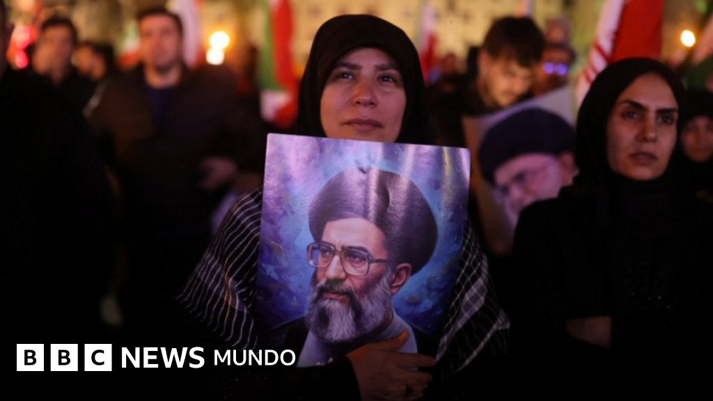 Quién ejerce el poder en Irán tras el fallecimiento del ayatolá Alí Jamenei y cómo se determina a su reemplazo.