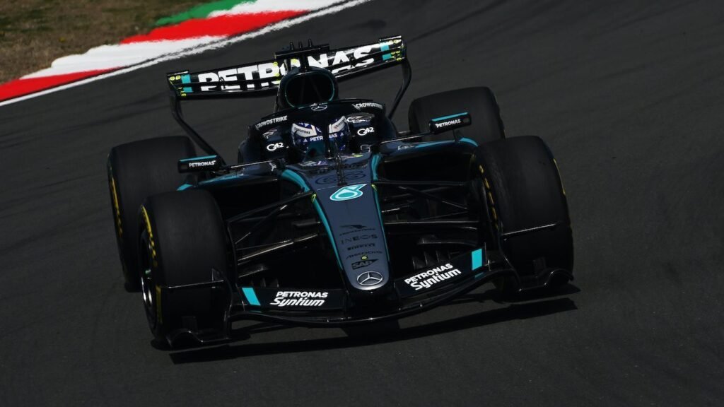 Russell y Mercedes destacan en las pruebas libres en China