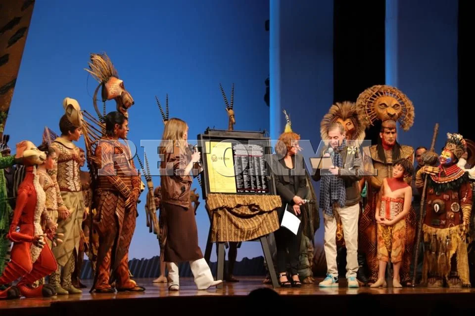 Simba argentino llega al escenario en el musical 'El Rey León'