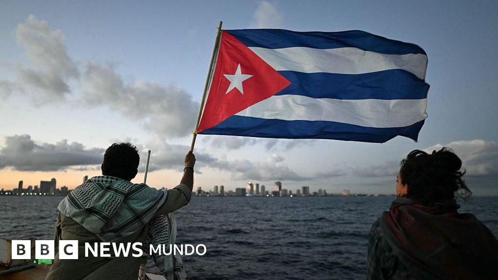 Un buque cisterna ruso arribe a Cuba con autorización de Trump en medio del embargo de EE.UU. contra la isla.