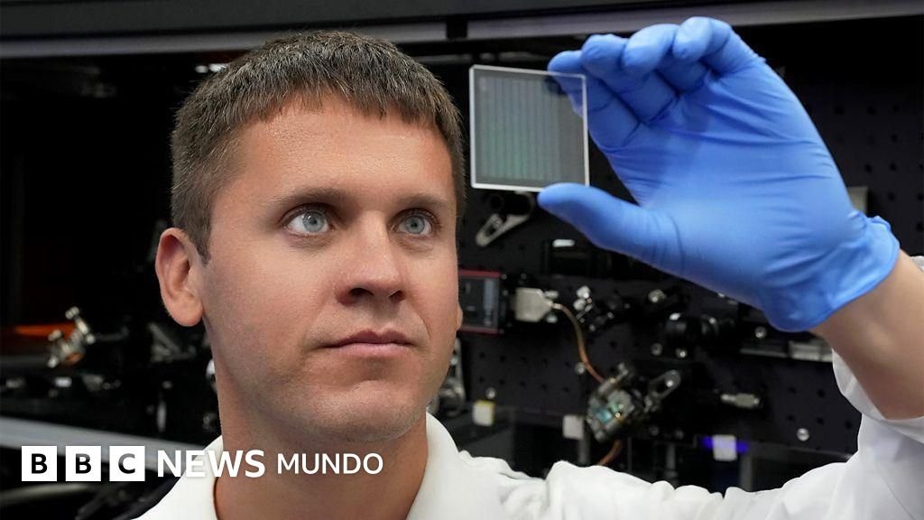 ¿Qué son los "cristales de memoria" que desafían las reglas de la física y ofrecen una solución al almacenamiento masivo de datos?