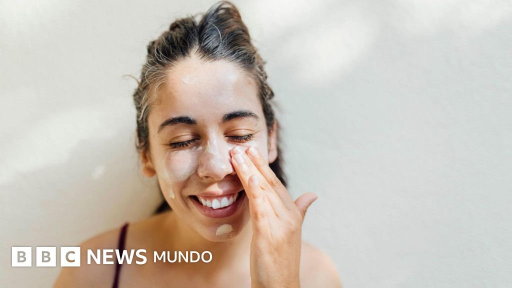 Esperma de salmón y heces de aves: lo que la ciencia revela sobre las inusuales tendencias de cuidado facial que se vuelven virales en redes sociales