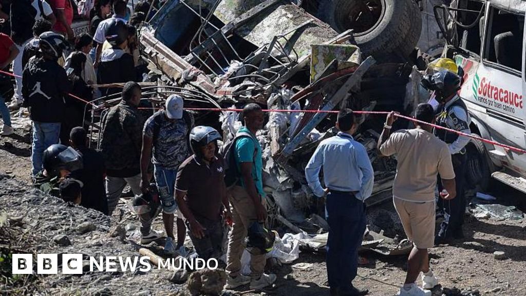 Explosión en el sur de Colombia causa la muerte de al menos 14 personas.