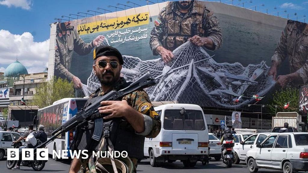 Irán reitera el cierre del estrecho de Ormuz al señalar a EE.UU. por realizar actos de "piratería" debido a su bloqueo naval.