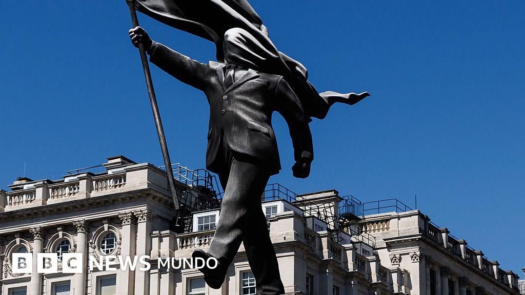 La enigmática escultura de Banksy que emergió inesperadamente en el corazón de Londres.