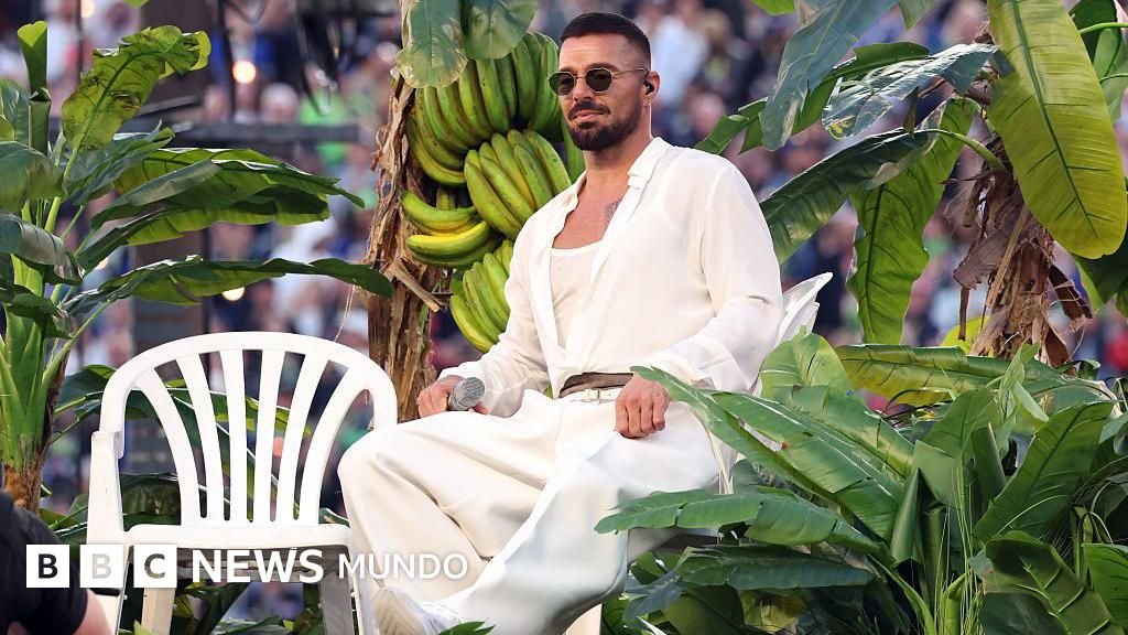 La historia de la silla Monobloc, la sencilla butaca blanca de plástico que ha dominado el planeta.