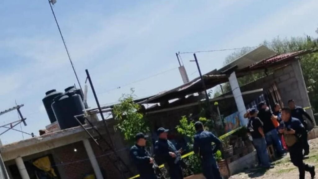 Matrimonio es asesinado con un arma blanca dentro de su hogar.